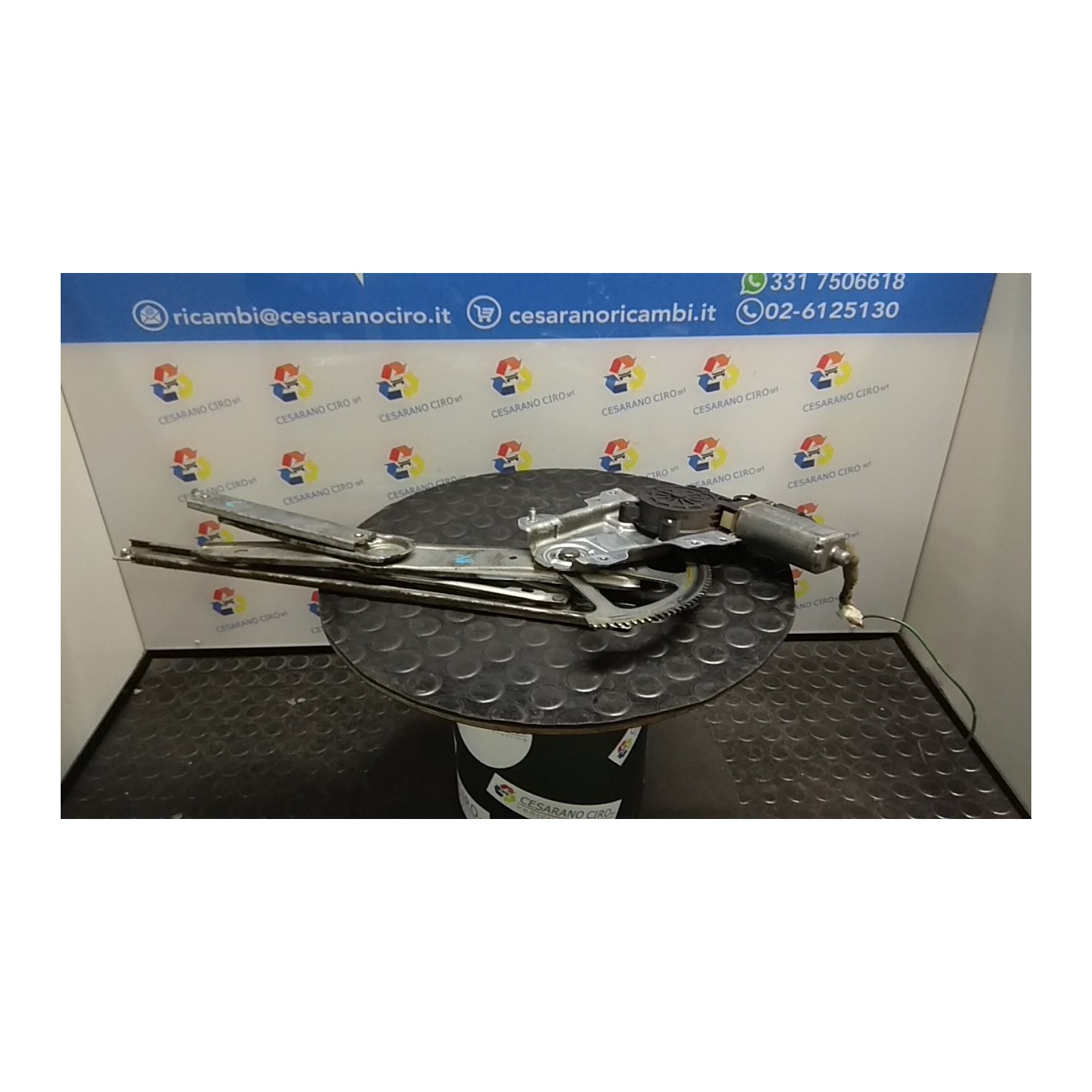 ALZACRISTALLO PORTA ANT. ELETTRICO DX. 173 TOYOTA YARIS (10/01-11/05)     (FRP) 1SZFE 698100D010