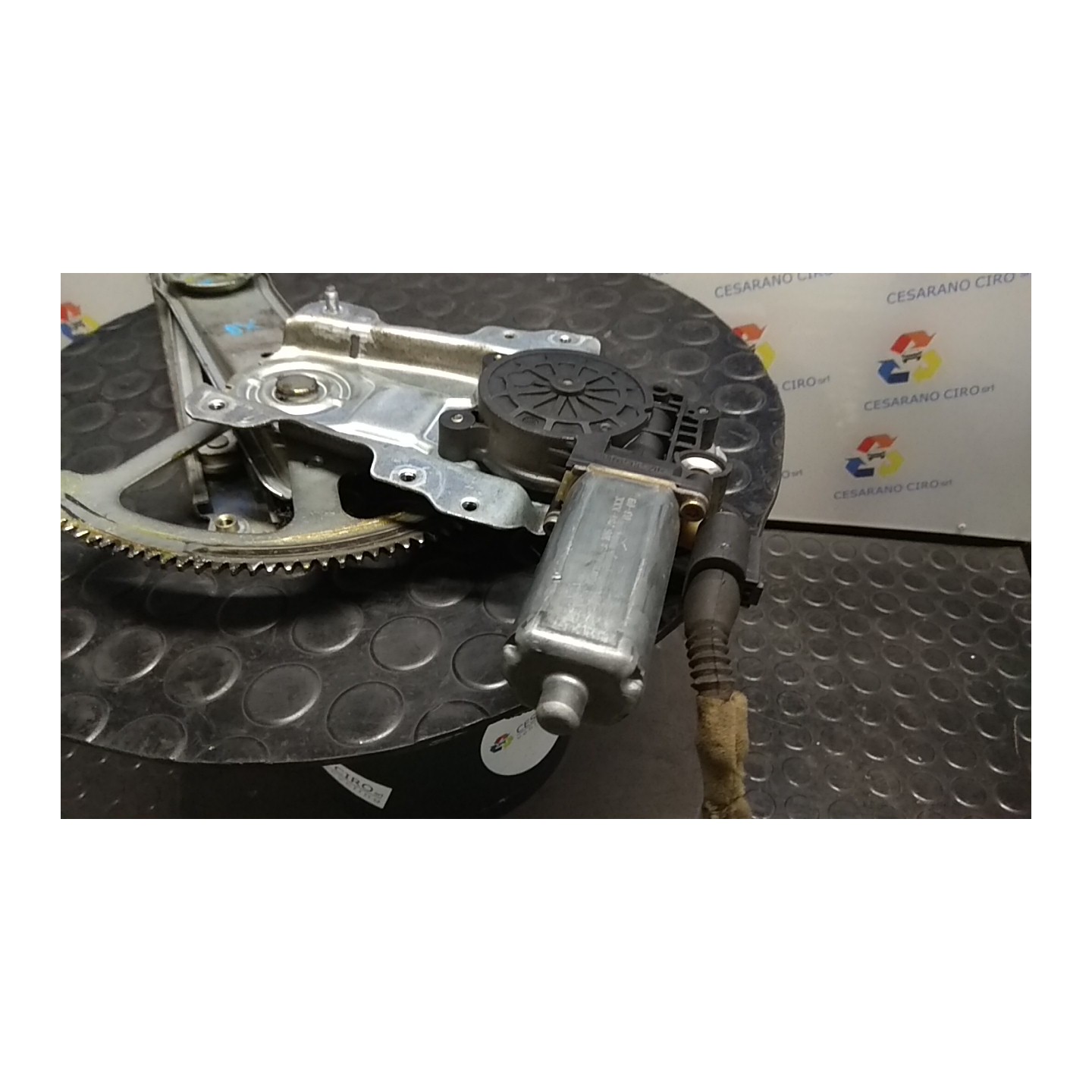 ALZACRISTALLO PORTA ANT. ELETTRICO DX. 173 TOYOTA YARIS (10/01-11/05)     (FRP) 1SZFE 698100D010