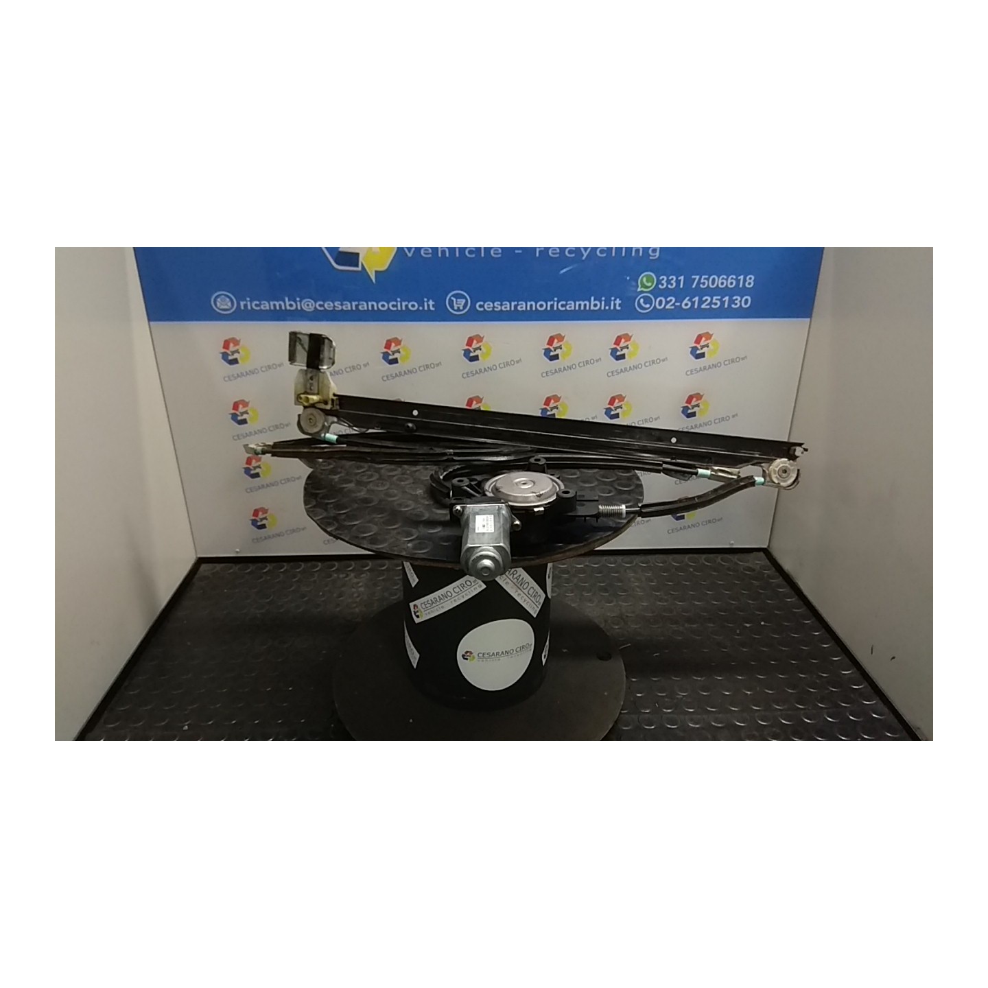 ALZACRISTALLO ELETTR. PORTA ANT. C/MOTORINO DX. 117 CHRYSLER VOYAGER/GRAND VOYAGER (04/04-1 25L K04894526AA