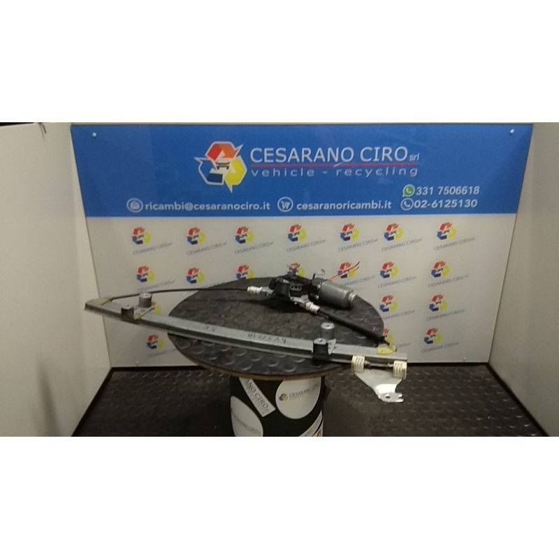 ALZACRISTALLO ELETTR. PORTA ANT. C/MOTORINO DX. 121 NISSAN NOTE (E11E) (02/06-09/13) CR14 807009U000