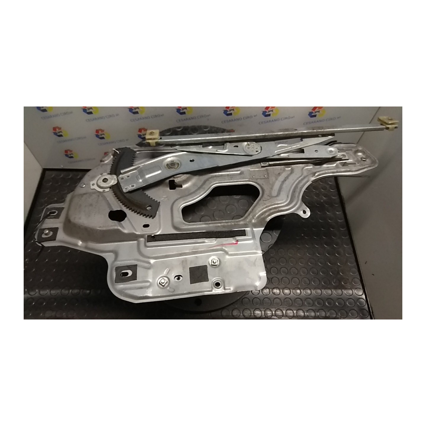 ALZACRISTALLO ELETTR. PORTA ANT. DX. 089 HYUNDAI SANTA FE 1A SERIE (01/01-10/06 D4EA 8240626000
